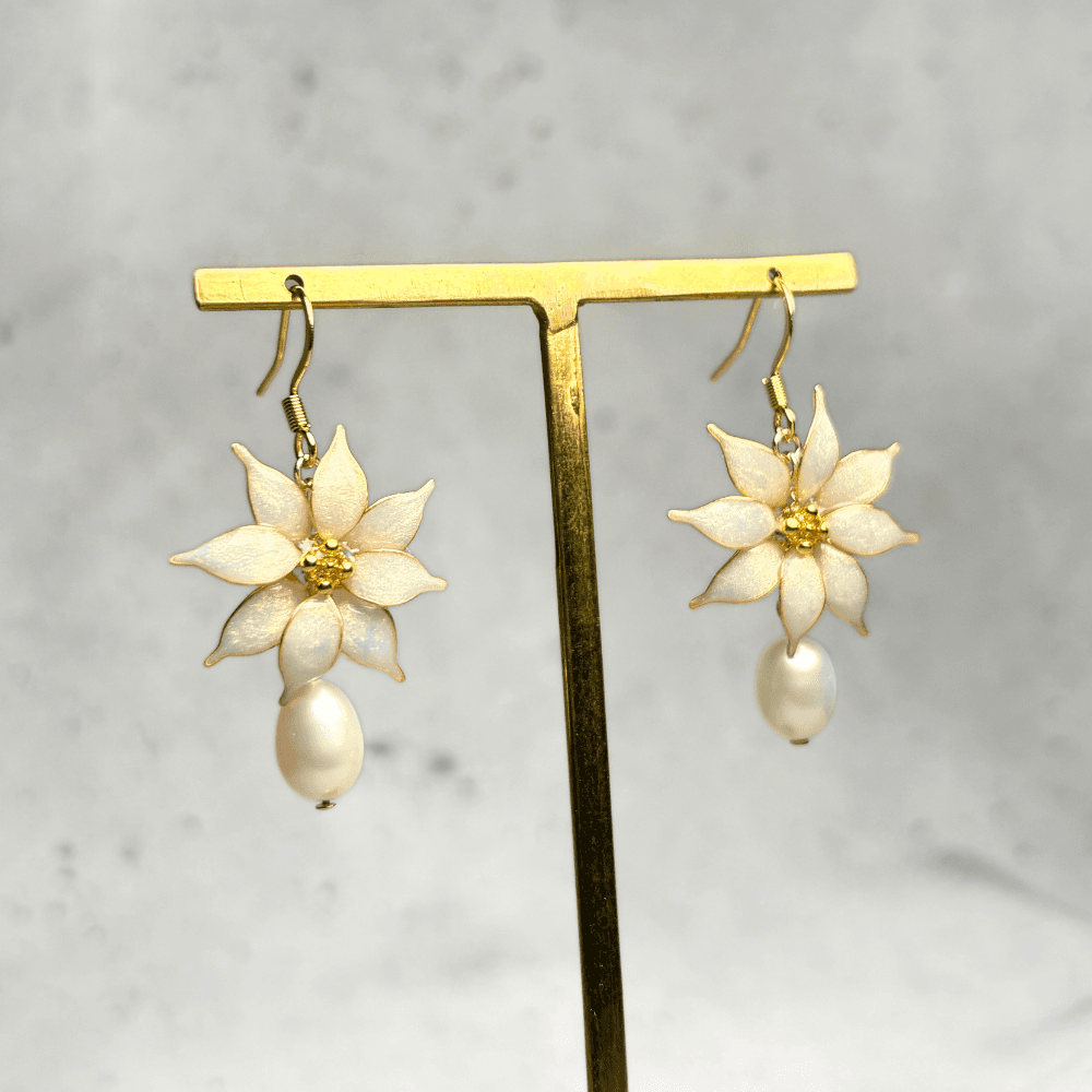 【ポインセチア】ピアス／一輪／シャンパンゴールド／クリスマス／金属アレルギー対応／サージカルステンレス／冬新作／受注生産 | 6枚目